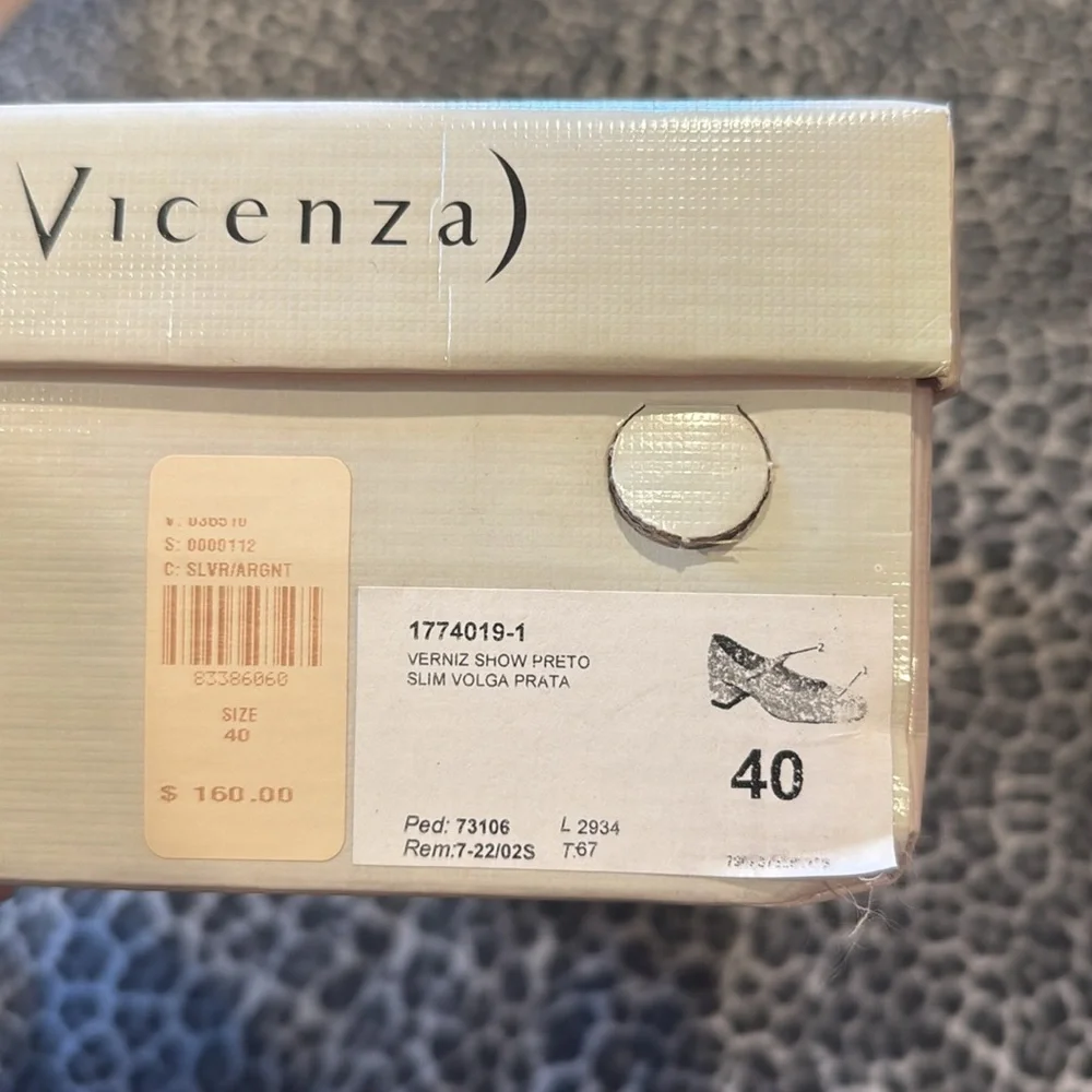 Anthropologie Vicenza ColorBlock MaryJanes Silver Patent Black Size 40 NIB
